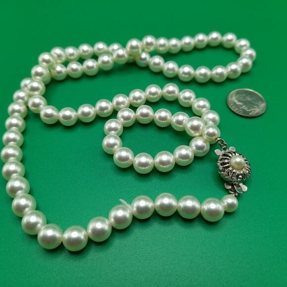 Vintage Sarah Coventry Faux Pearl Necklace, 24 Inches, 8mm Beads - Picture 8 of 13